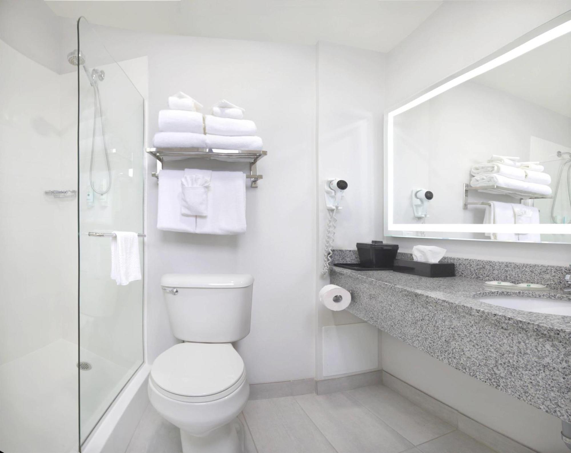 Quality & 3* Winnipeg